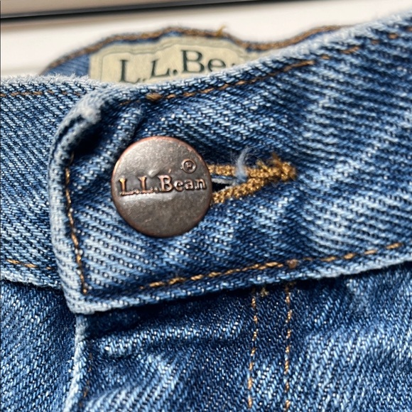 L.L. Bean Men's Straight Blue Jeans - Picture 6 of 9